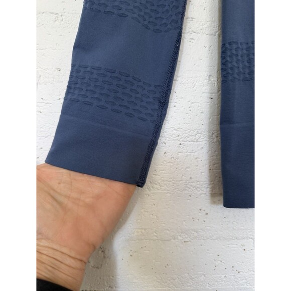 Athleta Long Sleeve Pebble Striped Top Fitted Stretch Workout Blue Med - Picture 4 of 6